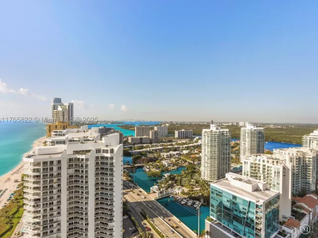 1-bedroom condo for sale in Sunny Isles Beach - 16699 Collins Ave 3710 - MondialRealty