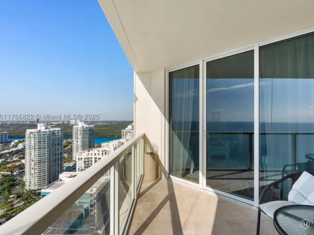 1-bedroom condo for sale in Sunny Isles Beach - 16699 Collins Ave 3710 - MondialRealty