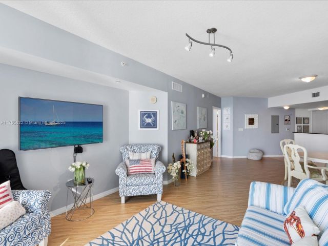 Apartment for sale  Unit #3710 - photo 7415636