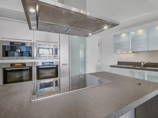 Apartment for rent  Unit #902 - photo 5817800