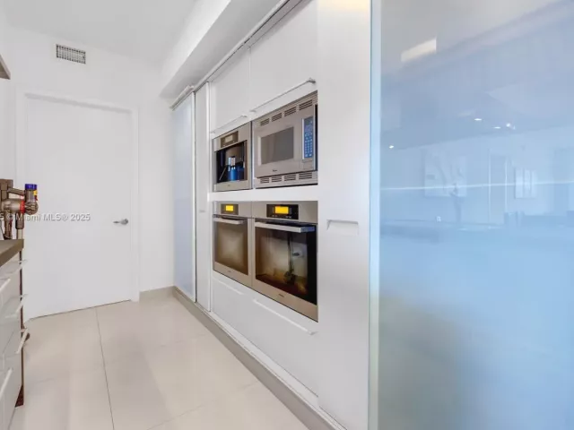 Apartment for rent  Unit #902 - photo 5817794