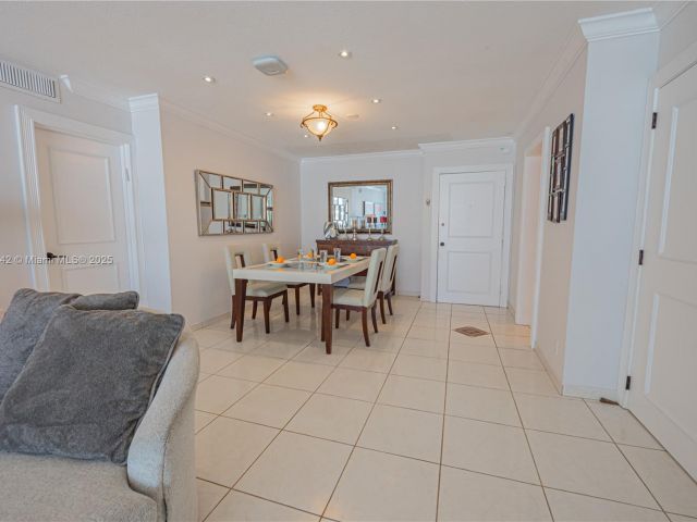 Apartment for sale  Unit #2204 - photo 5825260