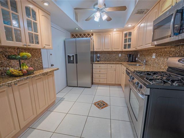 Apartment for sale  Unit #2204 - photo 5825265