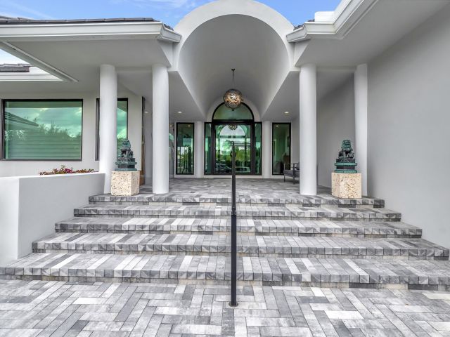 Home for sale at 3605 Oakview Court - photo 5754387