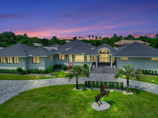 Home for sale at 3605 Oakview Court - photo 5754402