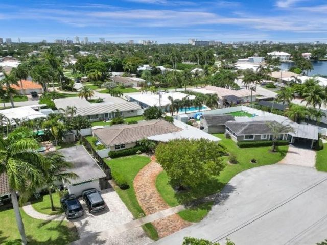 Home for sale at 1320 SE 4th Ave - photo 5856095