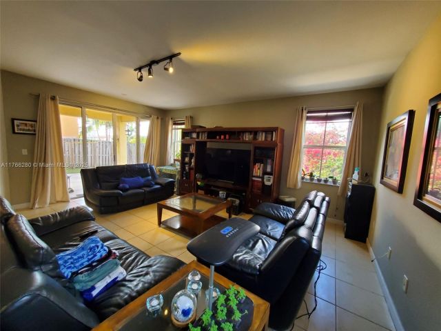 Home for sale at 11009 NW 80th Ln - photo 5713335