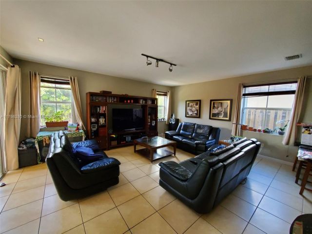 Home for sale at 11009 NW 80th Ln - photo 5713336