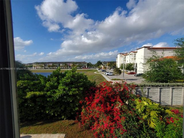 Home for sale at 11009 NW 80th Ln - photo 5713349