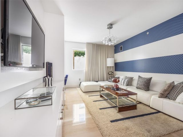 Apartment for sale  Unit #U-0303 - photo 5711686