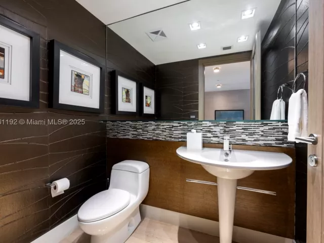 4-bedroom condo for sale in Miami Beach - 125 Ocean Dr U-0303 - MondialRealty