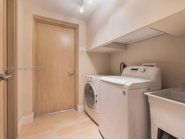 4-bedroom condo for sale in Miami Beach - 125 Ocean Dr U-0303 - MondialRealty