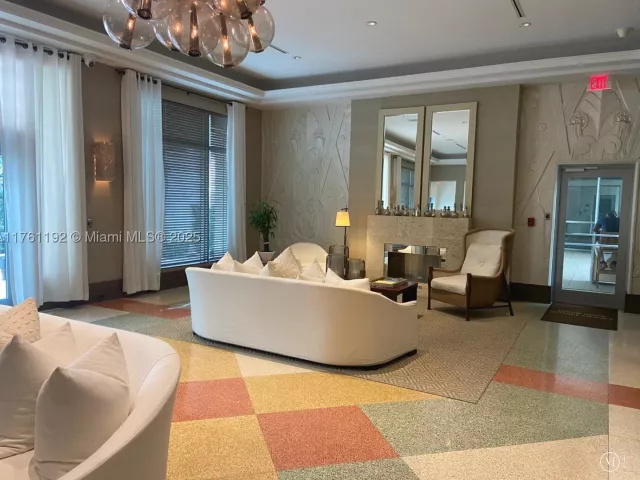 4-bedroom condo for sale in Miami Beach - 125 Ocean Dr U-0303 - MondialRealty