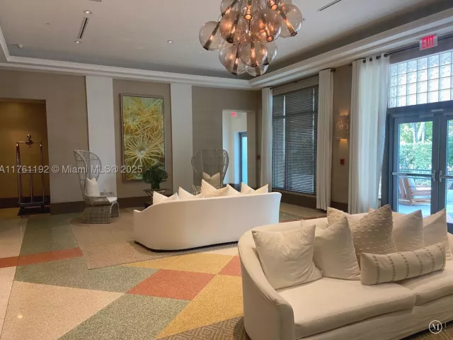 4-bedroom condo for sale in Miami Beach - 125 Ocean Dr U-0303 - MondialRealty