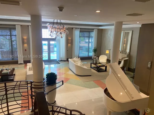 4-bedroom condo for sale in Miami Beach - 125 Ocean Dr U-0303 - MondialRealty