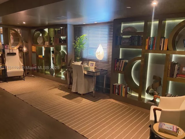 4-bedroom condo for sale in Miami Beach - 125 Ocean Dr U-0303 - MondialRealty