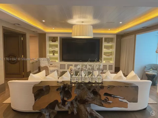 4-bedroom condo for sale in Miami Beach - 125 Ocean Dr U-0303 - MondialRealty