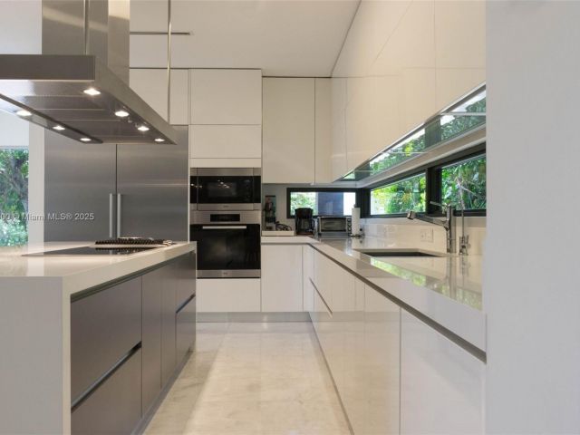 Home for sale at 610 Harbor Cir - photo 5713874