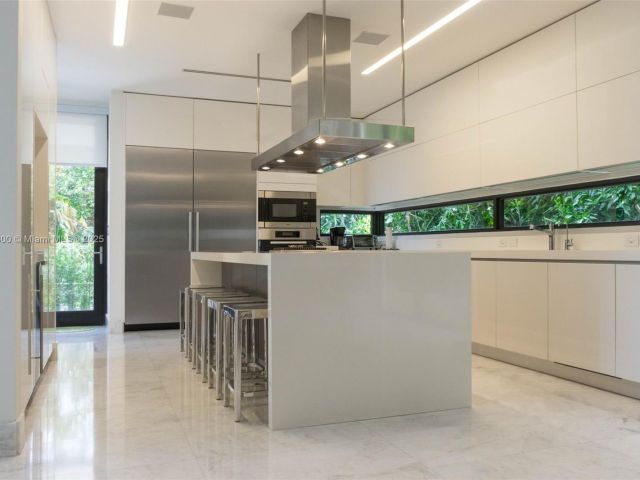 Home for sale at 610 Harbor Cir - photo 5713875