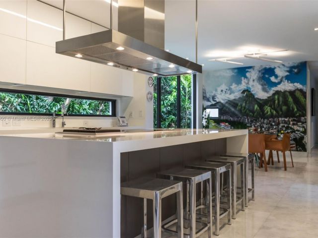 Home for sale at 610 Harbor Cir - photo 5713876