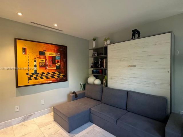 Home for sale at 610 Harbor Cir - photo 5713877