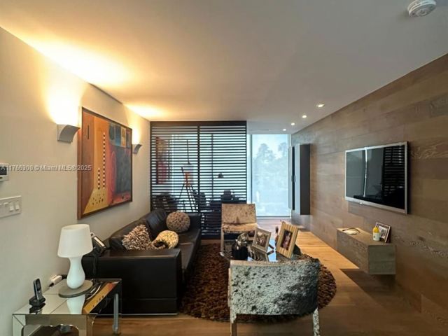 Home for sale at 610 Harbor Cir - photo 5713878