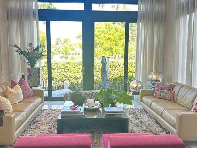 Home for sale at 610 Harbor Cir - photo 5713879