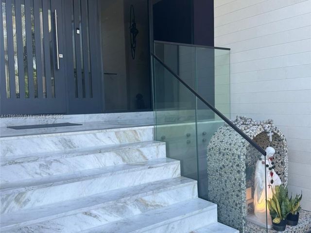 Home for sale at 610 Harbor Cir - photo 5713885