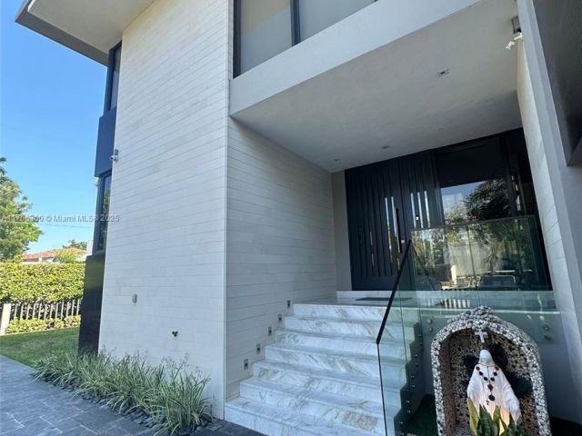 Home for sale at 610 Harbor Cir - photo 5713886