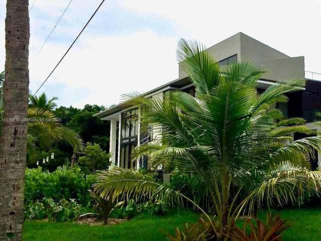 Home for sale at 610 Harbor Cir - photo 5713890