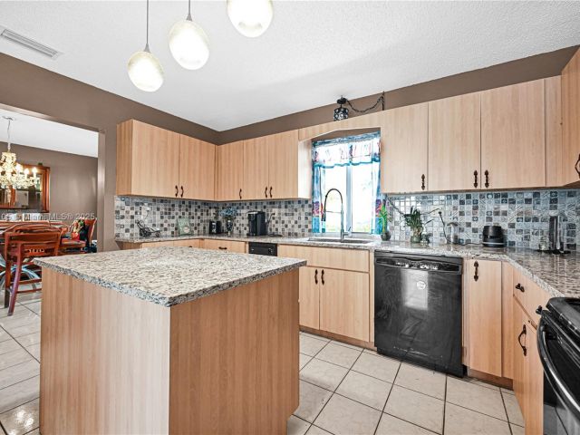 Home for sale at 1500 SW 98th Ave - photo 5815762