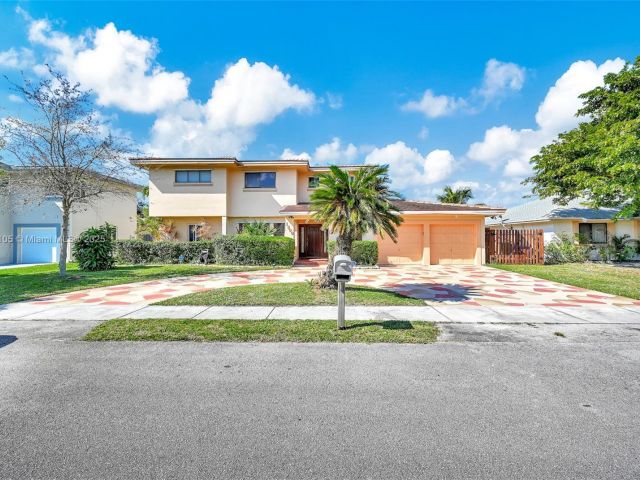 Home for sale at 1500 SW 98th Ave - photo 5815773