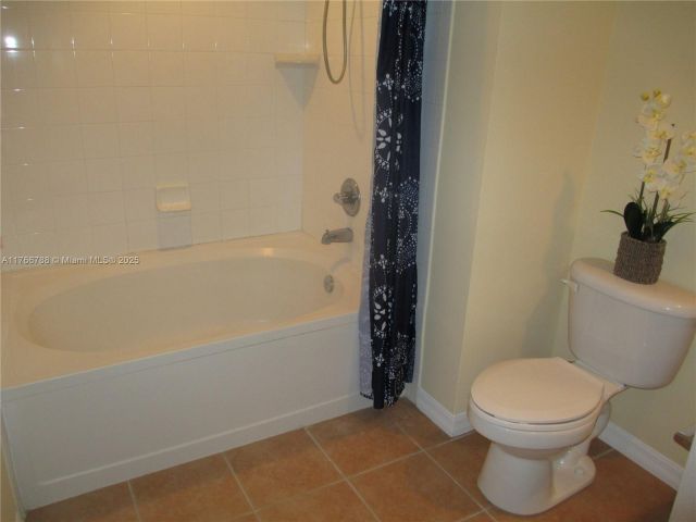Apartment for rent  Unit #1021 - photo 5773236