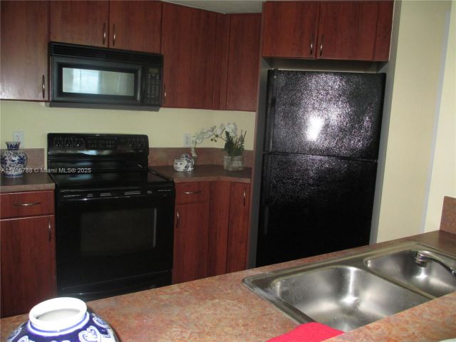 Apartment for rent  Unit #1021 - photo 5773238