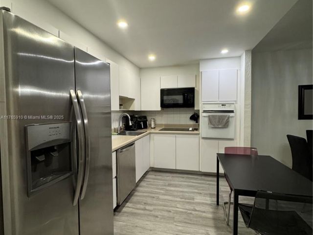 Apartment for sale  Unit #410 - photo 5848964