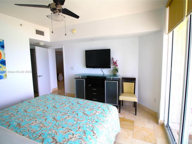 Apartment for rent  Unit #1510 - photo 5718509