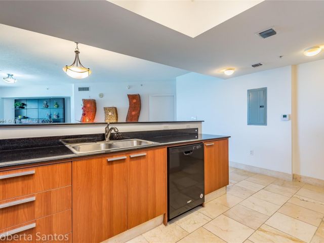 Apartment for rent  Unit #1510 - photo 5718514