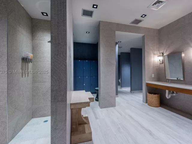 1-bedroom condo for sale in Miami - 2900 NE 7th Ave 2008 - MondialRealty