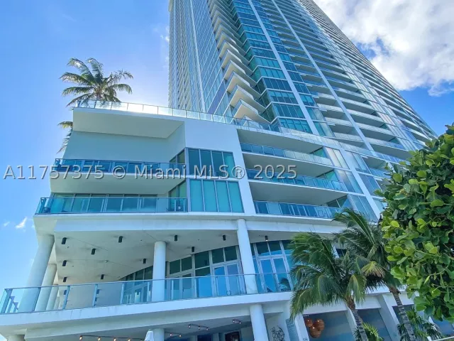 1-bedroom condo for sale in Miami - 2900 NE 7th Ave 2008 - MondialRealty