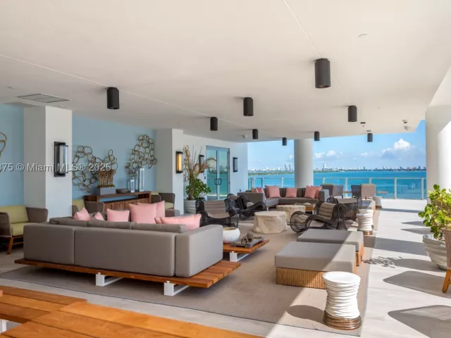 1-bedroom condo for sale in Miami - 2900 NE 7th Ave 2008 - MondialRealty