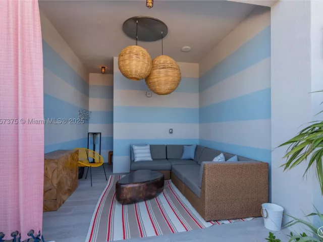 1-bedroom condo for sale in Miami - 2900 NE 7th Ave 2008 - MondialRealty