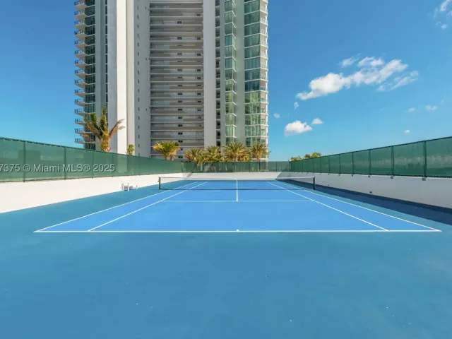 1-bedroom condo for sale in Miami - 2900 NE 7th Ave 2008 - MondialRealty