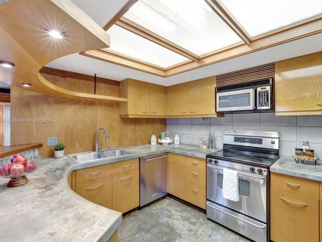 Home for sale at 2410 SW 29th Way - photo 6096829