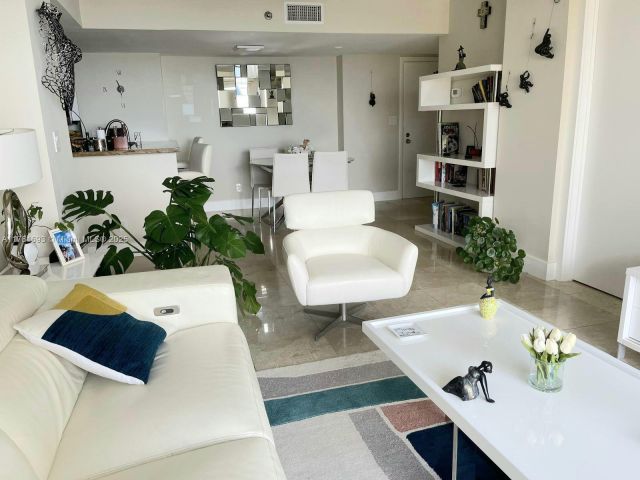 Apartment for sale  Unit #904 - photo 5727683