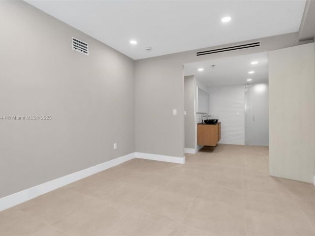 Apartment for sale  Unit #9B - photo 5827514