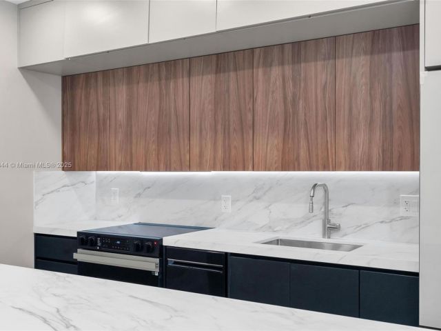 Apartment for sale  Unit #9B - photo 5827520