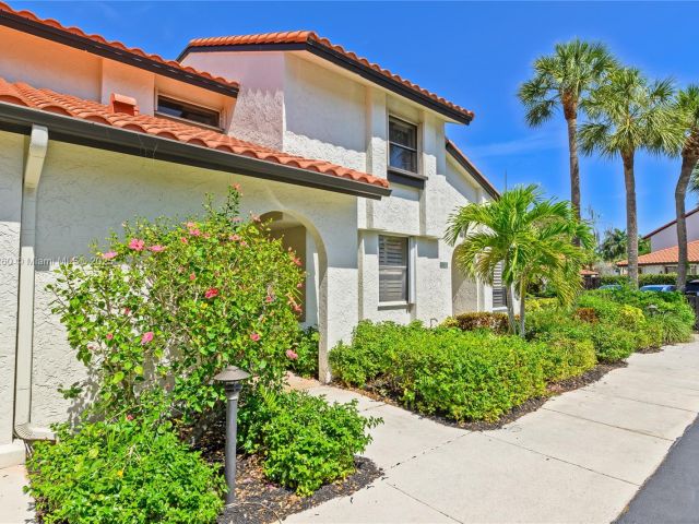 Home for sale at 5762 Fox Hollow Dr C - photo 5744271