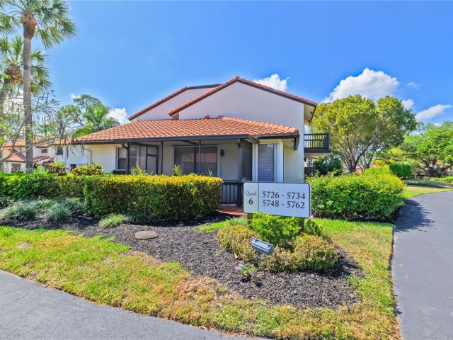 Home for sale at 5762 Fox Hollow Dr C - photo 5744273