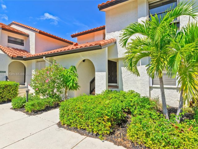 3-bedroom home for sale in Boca Raton - 5762 Fox Hollow Dr C - MondialRealty