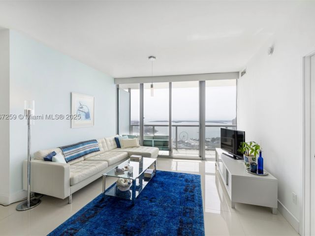 1-bedroom condo for sale in Miami - 888 Biscayne Blvd 4306 - MondialRealty